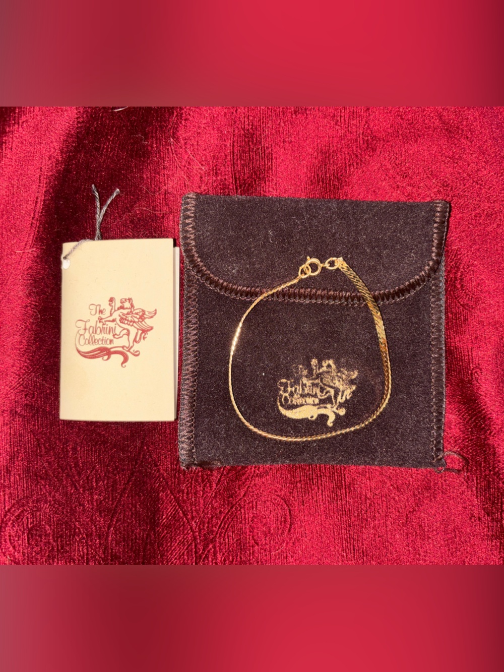 Gold Tone Women's Bracelet - Unbranded